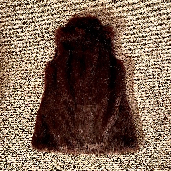 SUZY SHIER (NWT) • Faux-Fur Vest • Size Medium • Silk-Lined Maroon + Black Fur - Picture 2 of 12